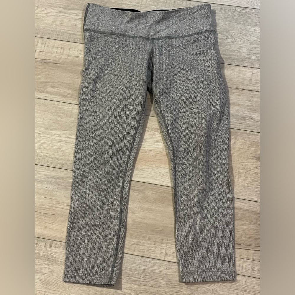 Lululemon Capri Knit Legging Grey Pant SIZE 6 (see pics)